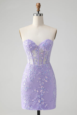 Robe de bal courte moulante lilas élégante à corset et décolleté cœur ornée de sequins