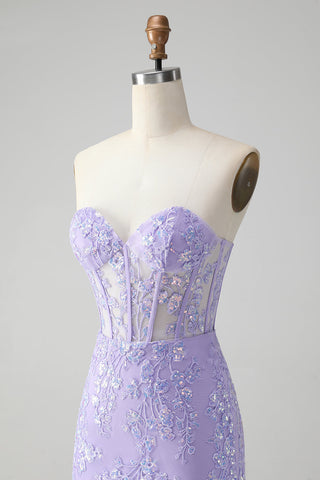 Robe de bal courte moulante lilas élégante à corset et décolleté cœur ornée de sequins