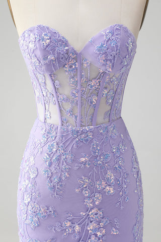 Robe de bal courte moulante lilas élégante à corset et décolleté cœur ornée de sequins