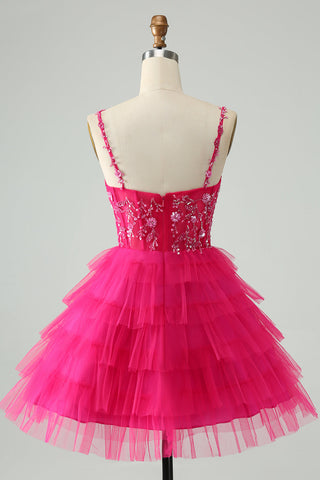 Robe de bal courte fuchsia à bretelles spaghetti et à volants, ornée de sequins