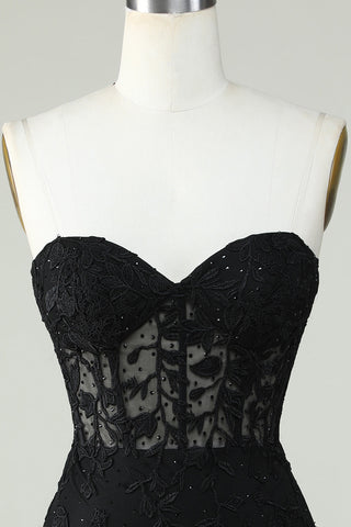 Robe de bal courte noire moulante à bustier cœur et corset ornée d'appliqués