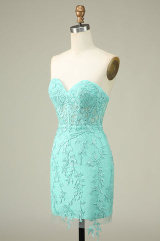 Robe de bal courte moulante vert clair à bustier cœur et corset ornée d'appliqués