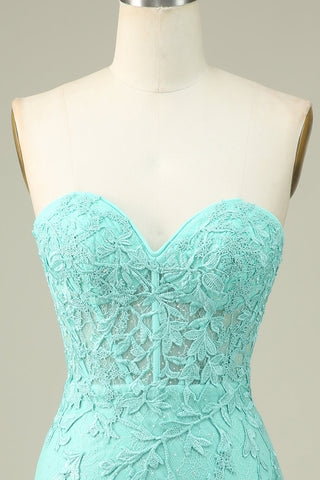 Robe de bal courte moulante vert clair à bustier cœur et corset ornée d'appliqués