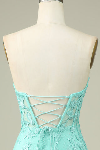 Robe de bal courte moulante vert clair à bustier cœur et corset ornée d'appliqués