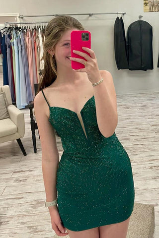 Vestido corto ajustado de fiesta con lentejuelas, tirantes finos y corsé negro brillante.