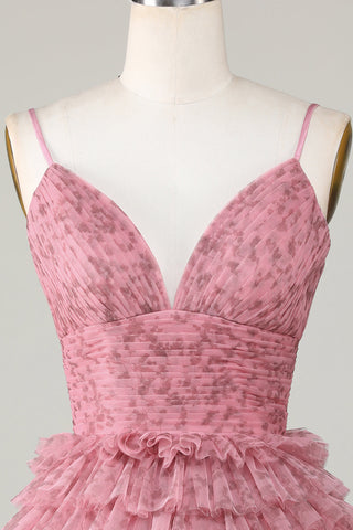 Vestido corto de fiesta de bienvenida con tirantes finos, corte en A y volantes, color rubor.