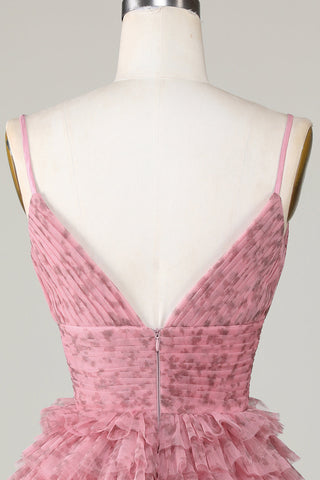 Vestido corto de fiesta de bienvenida con tirantes finos, corte en A y volantes, color rubor.