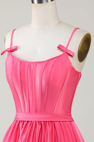 Robe de bal fuchsia mignonne, coupe trapèze, bretelles spaghetti, corset, volants et nœuds