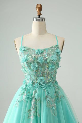 Robe de bal courte verte à bretelles spaghetti et corset ornée d'appliqués