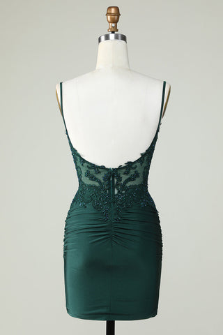 Robe de bal moulante vert foncé à fines bretelles et corset ornée de perles