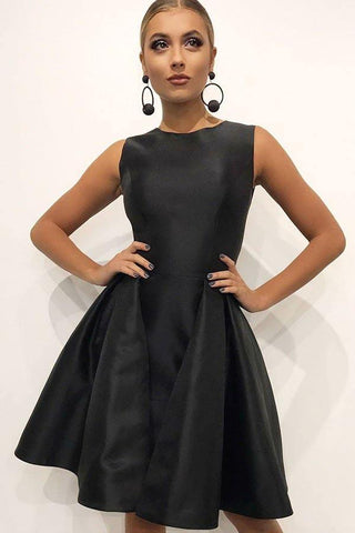 Vestido de fiesta de bienvenida blanco plisado de satén con cuello redondo y corte en A