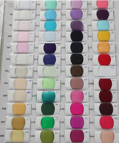 Robe de bal courte/mini en tulle, coupe trapèze, col rond et détails en perles PG124