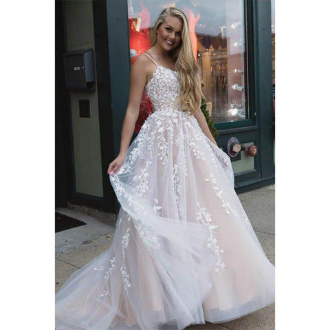 Robe de bal longue trapèze à encolure dégagée et appliques en tulle