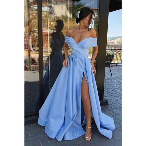 Robe de bal longue en satin bleu ciel, coupe trapèze, épaules dénudées, fente haute et poches 