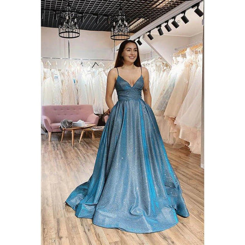 Robe de bal longue en tulle scintillant à bretelles spaghetti et poches 