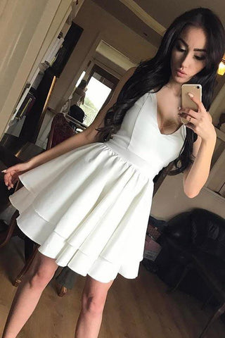 Robe de soirée trapèze à fines bretelles et volants en satin, modèle PD069