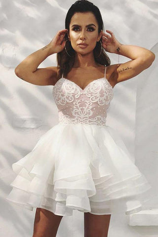 Vestido blanco de fiesta de bienvenida con tirantes finos, corte en A y volantes, con apliques PD405