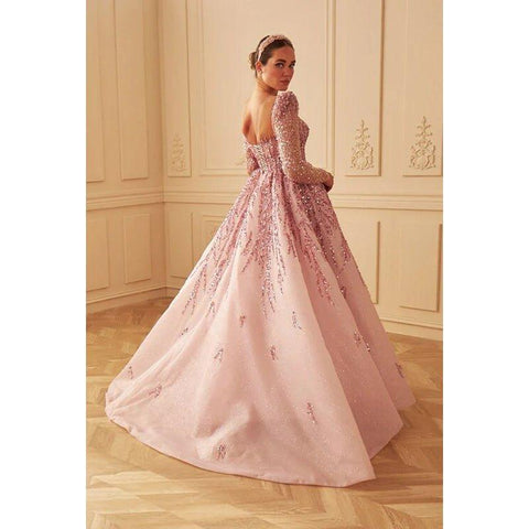 Robe de soirée trapèze en tulle à manches longues et col carré et perles