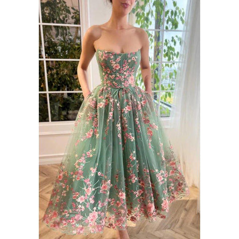 Robe de soirée trapèze mi-longue en tulle avec appliques, sans bretelles