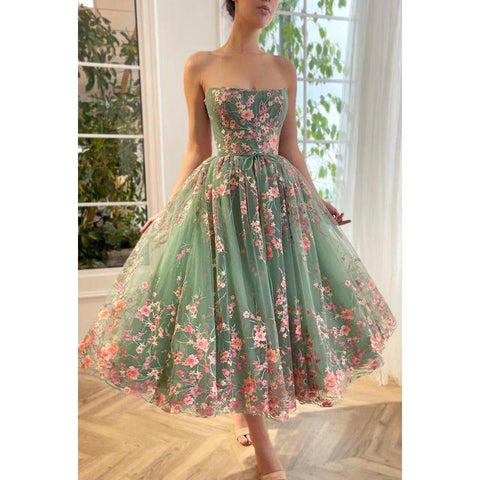 Robe de soirée trapèze mi-longue en tulle avec appliques, sans bretelles