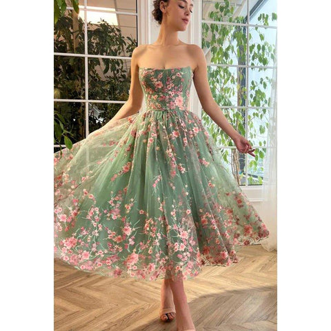 Robe de soirée trapèze mi-longue en tulle avec appliques, sans bretelles