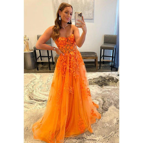 Robe de bal de fin d'année trapèze sans bretelles avec appliques en dentelle 