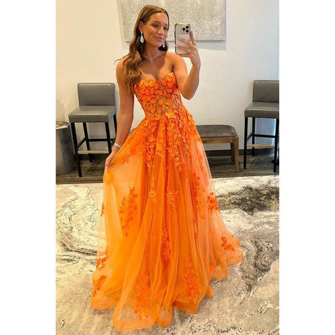 Robe de bal de fin d'année trapèze sans bretelles avec appliques en dentelle 