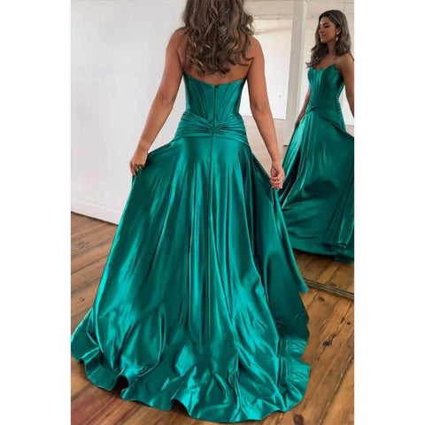 Robe de soirée longue en satin à plis et bretelles trapèze