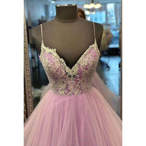 Vestido de fiesta sin mangas con tirantes de corte en A y apliques de tul