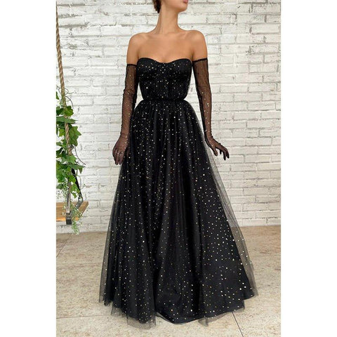 Vestido largo de fiesta negro de tul con escote corazón y estrella, corte en A y brillo.