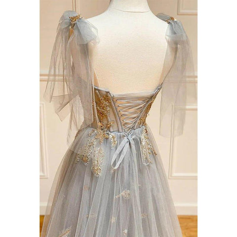 Vestido largo de fiesta corte A con escote corazón y apliques bordados. 