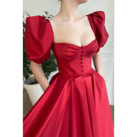 Vestido de fiesta rojo vintage de corte evasé, escote corazón, mangas cortas y bolsillos. 