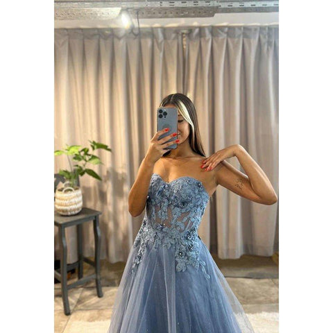 Vestido de graduación sin mangas con escote corazón y apliques de tul corte A