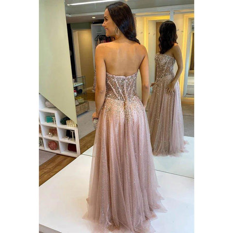 Robe de soirée longue trapèze en tulle et perles, décolleté en cœur 