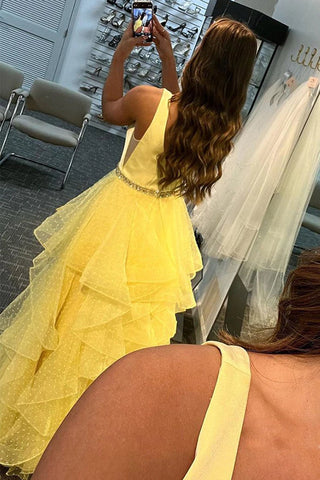 Robe de bal longue jaune en tulle superposé, col en V, coupe trapèze, avec ceinture, idéale pour les remises de diplômes.