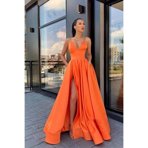 Robe de bal longue en satin bleu roi à col en V et bretelles spaghetti avec fente 