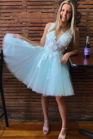Robe de bal courte rose et blanche en tulle, coupe trapèze, col en V