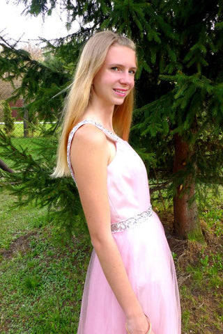 Vestido de graduación largo hasta el suelo, corte en A, tirantes anchos, tul trenzado con pedrería