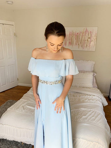 Vestidos de graduación elegantes de corte A, con hombros descubiertos, bordados de cuentas y largo hasta el suelo, sin mangas, de gasa.