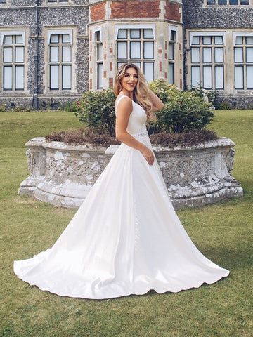 A-Line/Elegant Satin Beading V-neck Sleeveless Prom Dresses