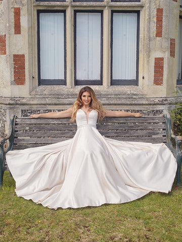 A-Line/Elegant Satin Beading V-neck Sleeveless Prom Dresses