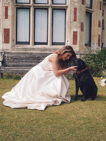 A-Line/Elegant Satin Beading V-neck Sleeveless Prom Dresses