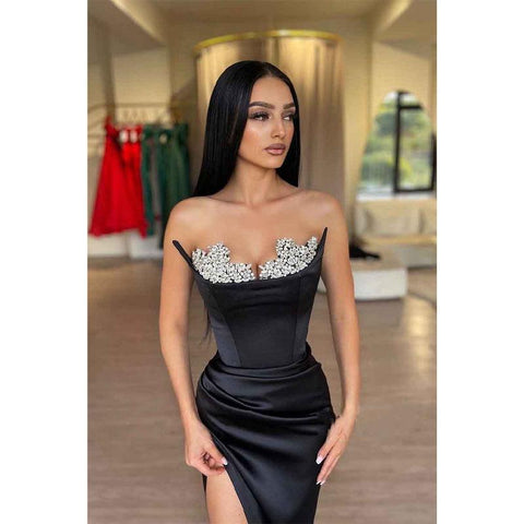 Robe de soirée noire élégante à col montant et fente