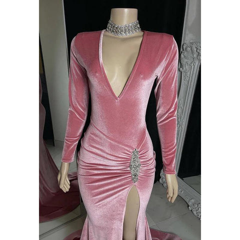 Vestido largo de fiesta de terciopelo con escote en V, mangas largas y cuentas, con abertura