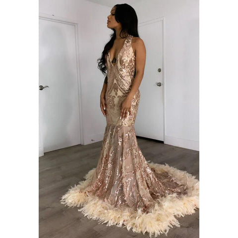 Robe de soirée longue sirène en tulle transparent à paillettes et col en V, sans manches, avec plumes