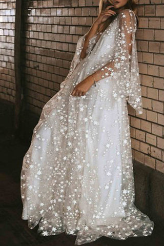 Robe de soirée à paillettes et col rond transparent ornée d'étoiles 