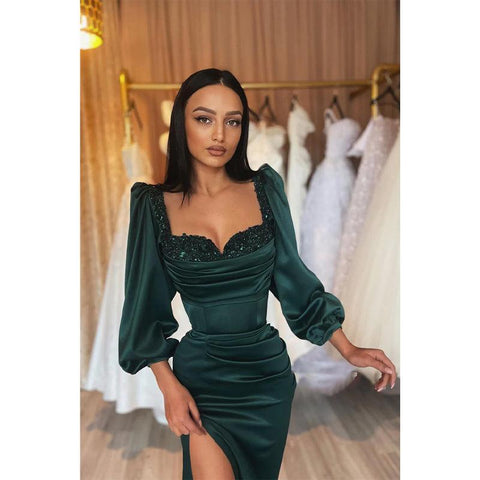 Vestidos de noche formales largos con escote en forma de corazón y mangas largas con abertura