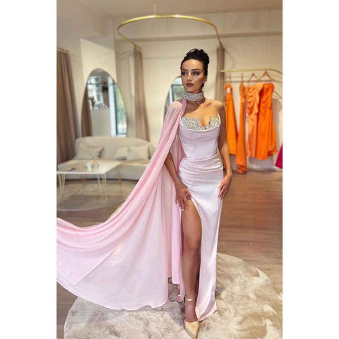 Robe de soirée noire élégante à col montant et fente