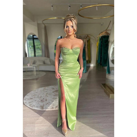 Vestido largo formal de fiesta con escote en forma de corazón y abertura lateral 