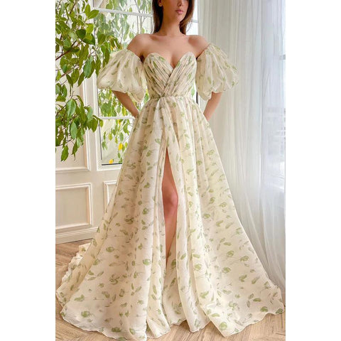 Vestido de noche largo de fiesta de tul fruncido sin tirantes y escote en forma de A